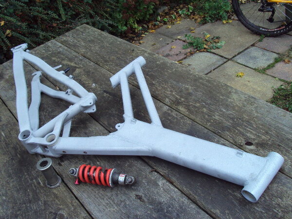 Bike frame and Sam Ashton Court 009.jpg